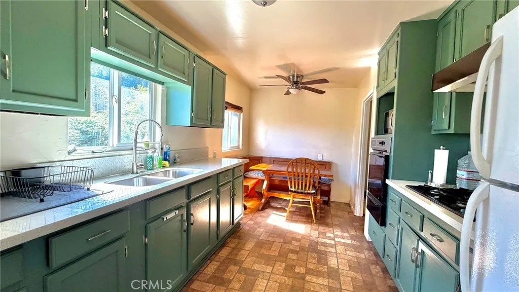 843 Laveta Terrace