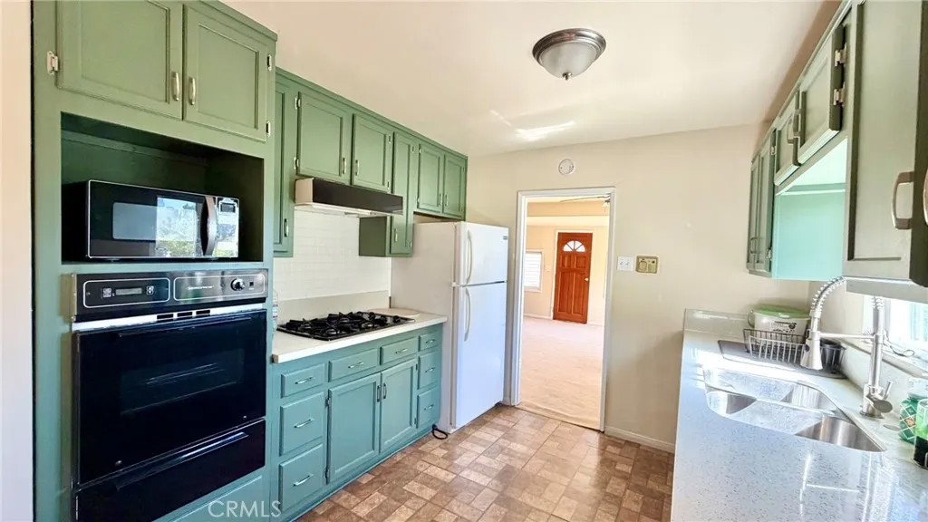 843 Laveta Terrace