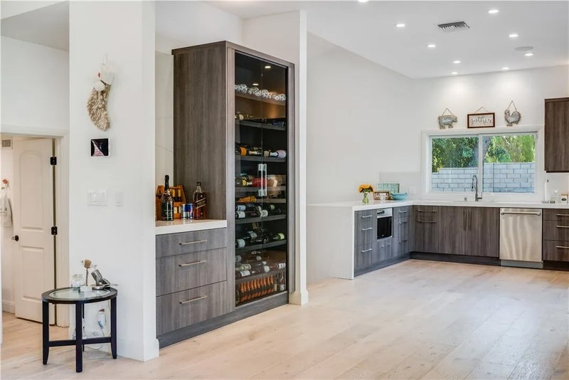 23760 Oakfield