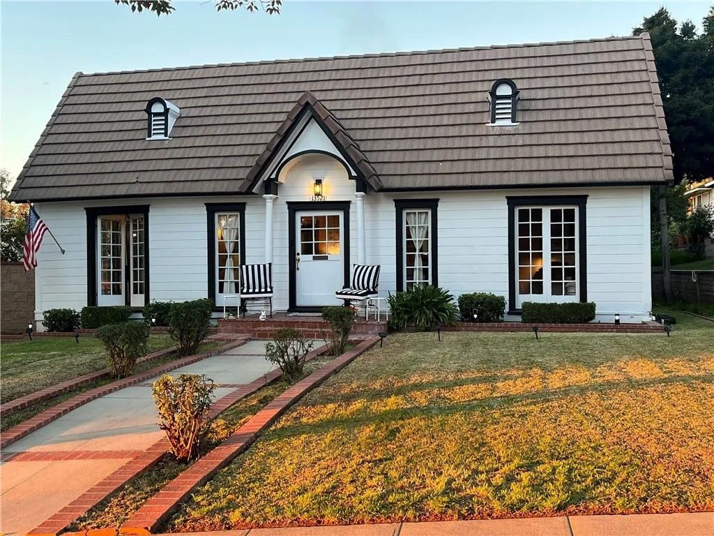 Photo of 13521 Terrace Pl, Whittier, CA 90601 (MLS # PW26014881)