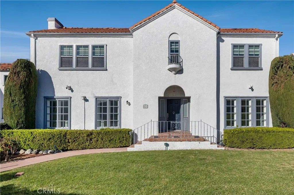 Photo of 821 Lorraine, Los Angeles, CA 90005 (MLS # SR26010230)