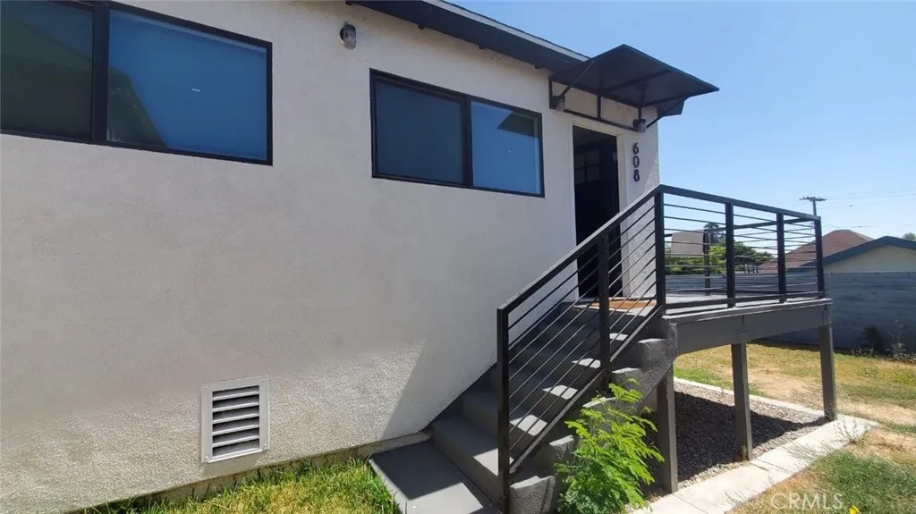 606 Fairview