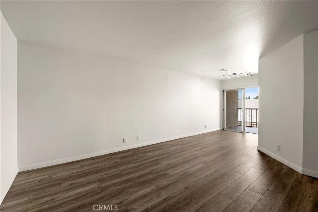 7641 Reseda Boulevard 126