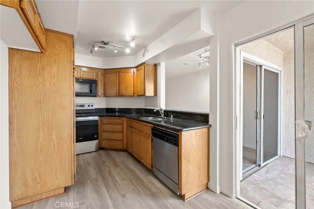 7641 Reseda Boulevard 126