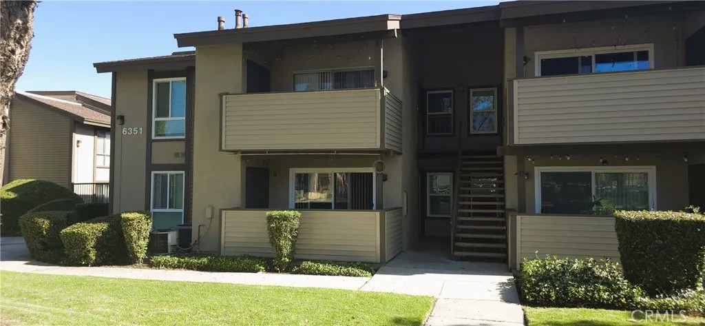 6351 Riverside 39