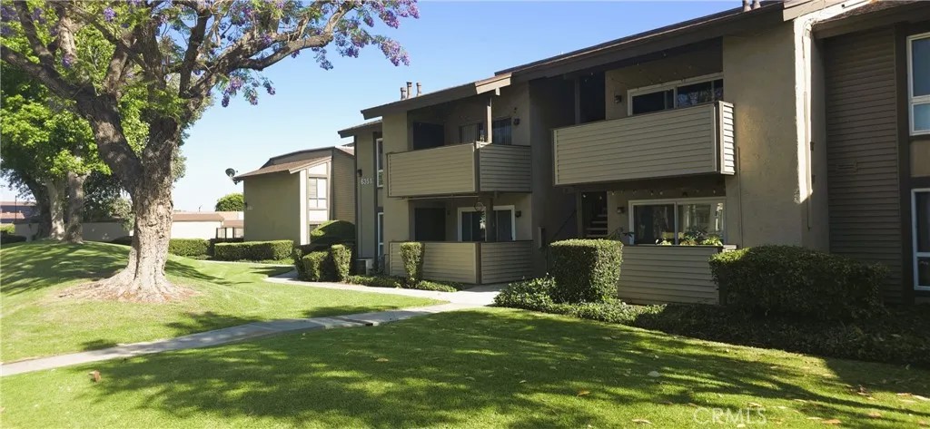 6351 Riverside 39