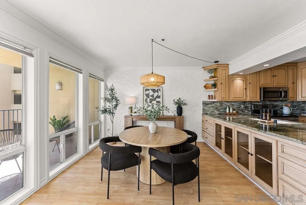 2568 Albatross St 5G