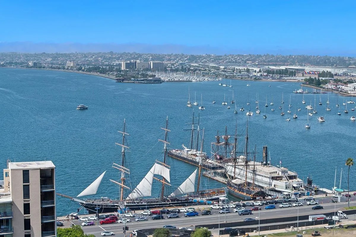 1325 Pacific Hwy 2206