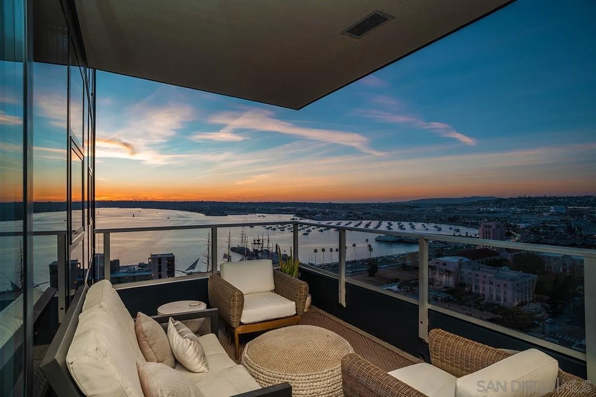 1325 Pacific Hwy 2206