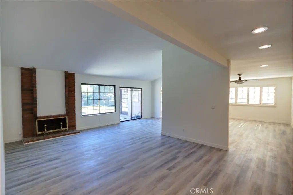 Photo of 27118 Vista Encantada Dr, Valencia, CA 91354 (MLS # GD25238014)