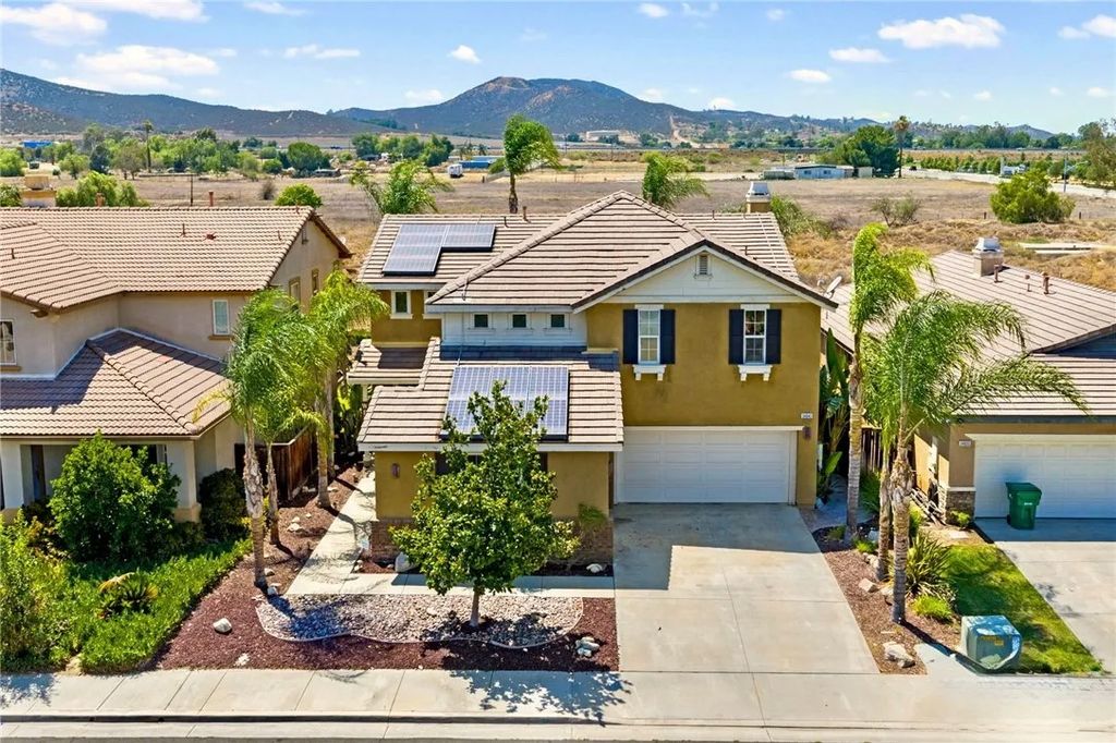 Photo of 34043 Pamplona Avenue, Murrieta, CA 92563 (MLS # SW25183313)