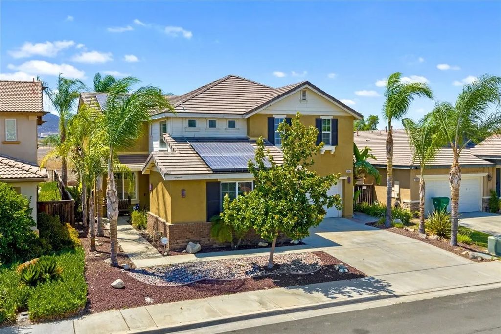 Photo of 34043 Pamplona Avenue, Murrieta, CA 92563 (MLS # SW25183313)