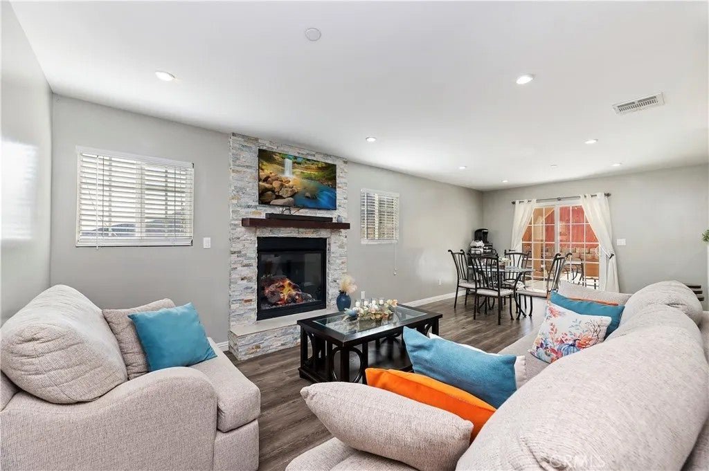 17525 Bodkin