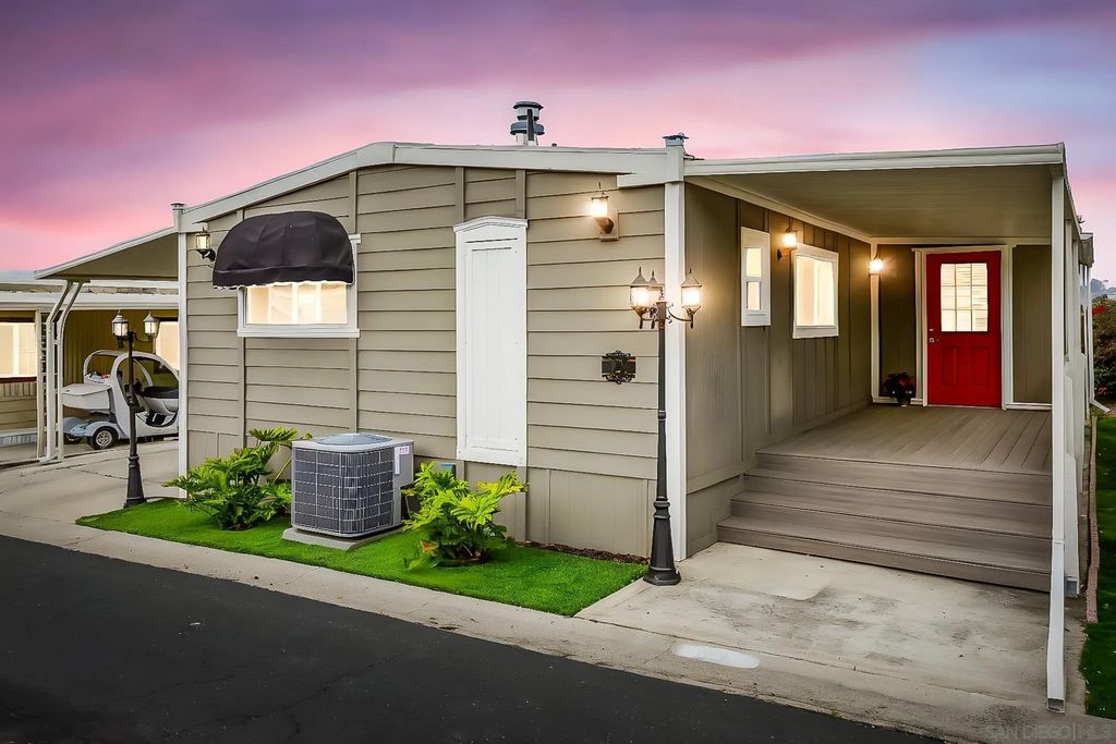 Photo of 1815 Sweetwater Rd #Spc 121, Spring Valley, CA 91977 (MLS # 260003743)