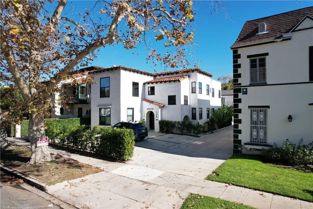 Photo of 128 S Harper Ave #130, Los Angeles, CA 90048 (MLS # SR25270326)