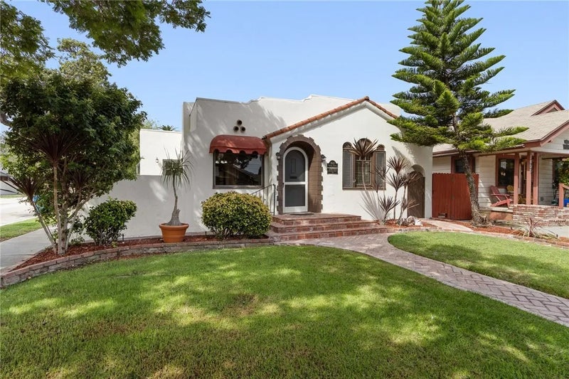 3601 Cerritos