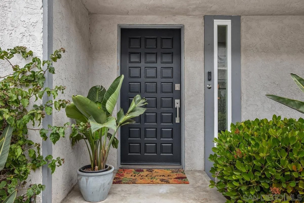 2819 Unicornio St.