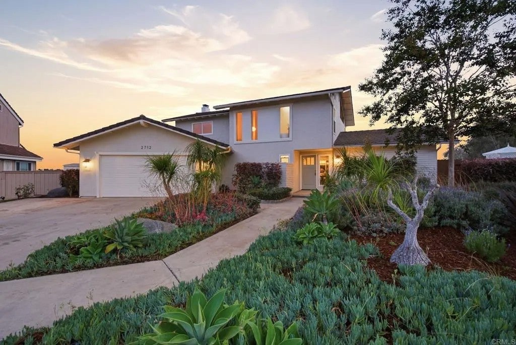 2712 Mateo Place