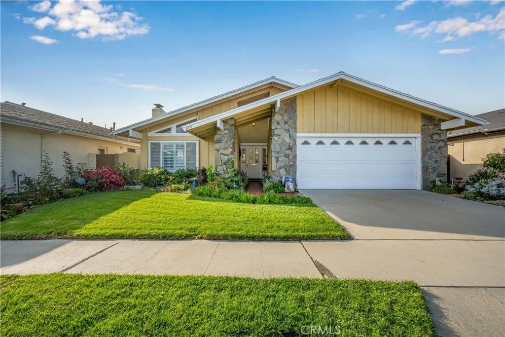 Photo of 3271 Marna Avenue, Long Beach, CA 90808 (MLS # PW25280764)