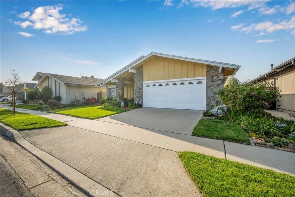 Photo of 3271 Marna Avenue, Long Beach, CA 90808 (MLS # PW25280764)