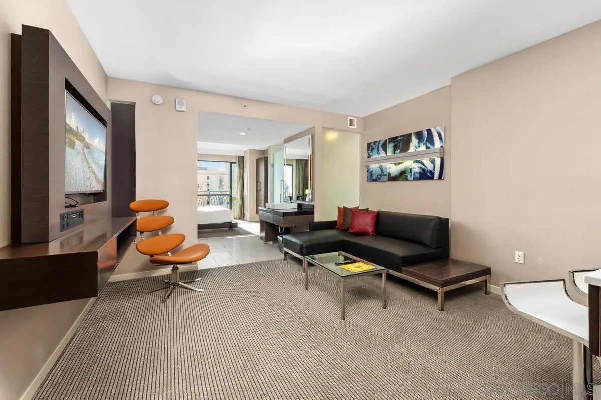 207 5Th Ave 1043