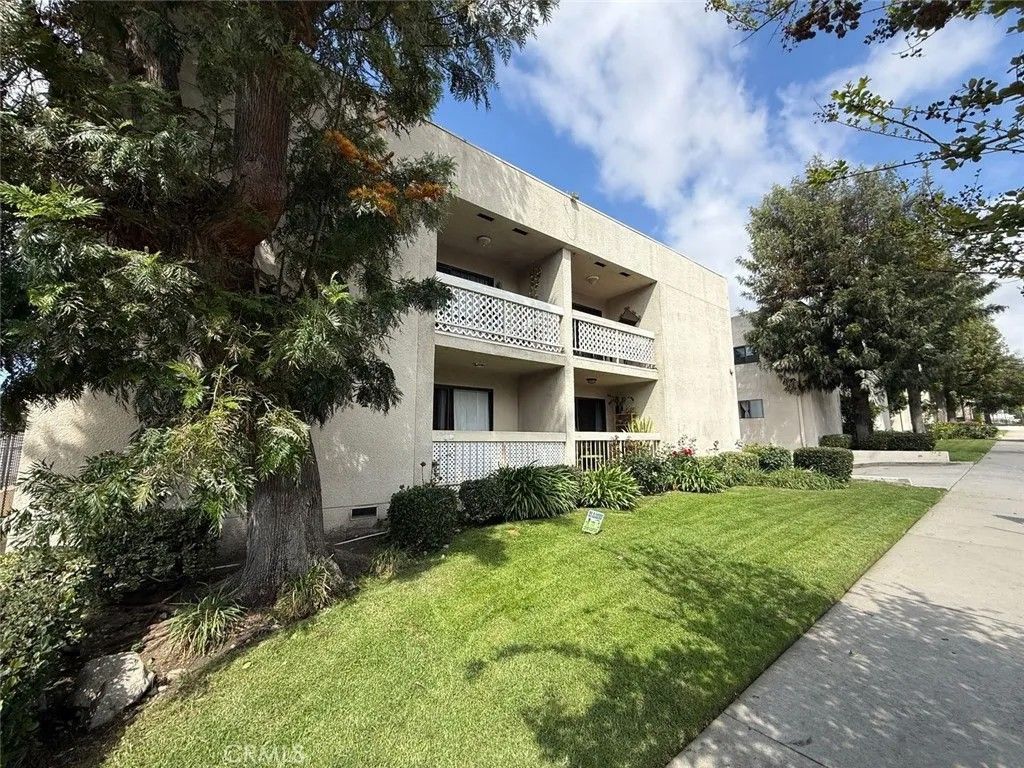 Photo of 10149 Commerce Avenue, Tujunga, CA 91042 (MLS # GD26097533)