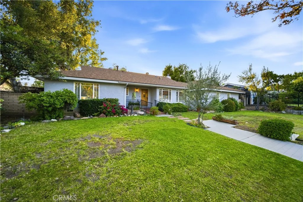 10739 Reseda