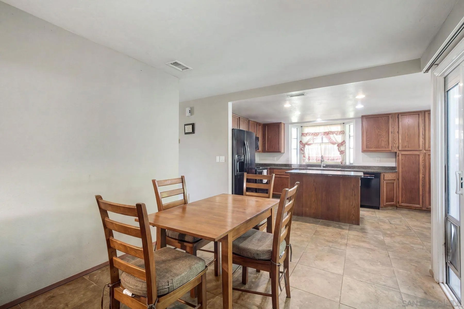 2885 Sanford Ln