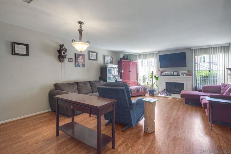 2885 Sanford Ln