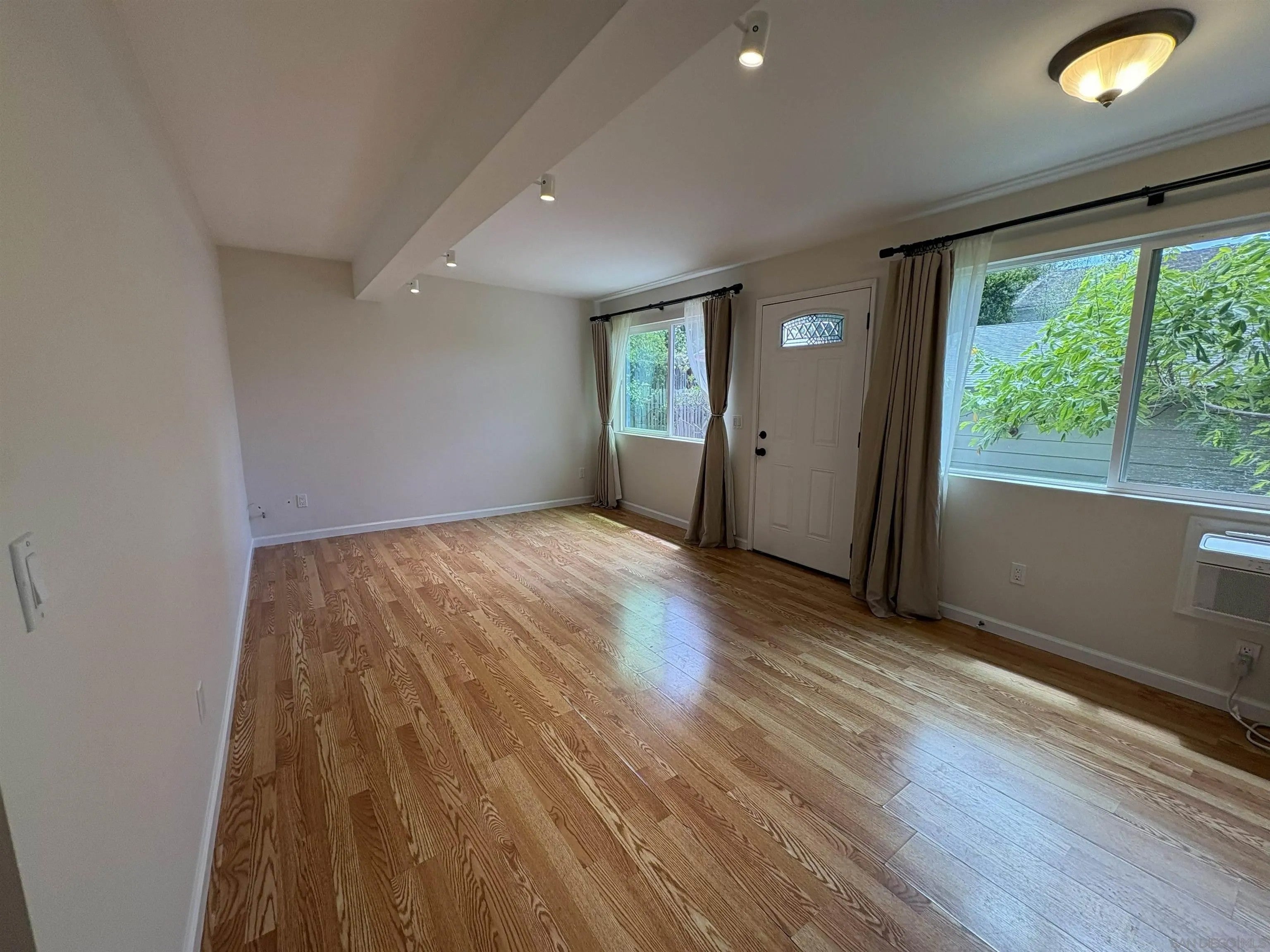 1455 Bluebird Ln