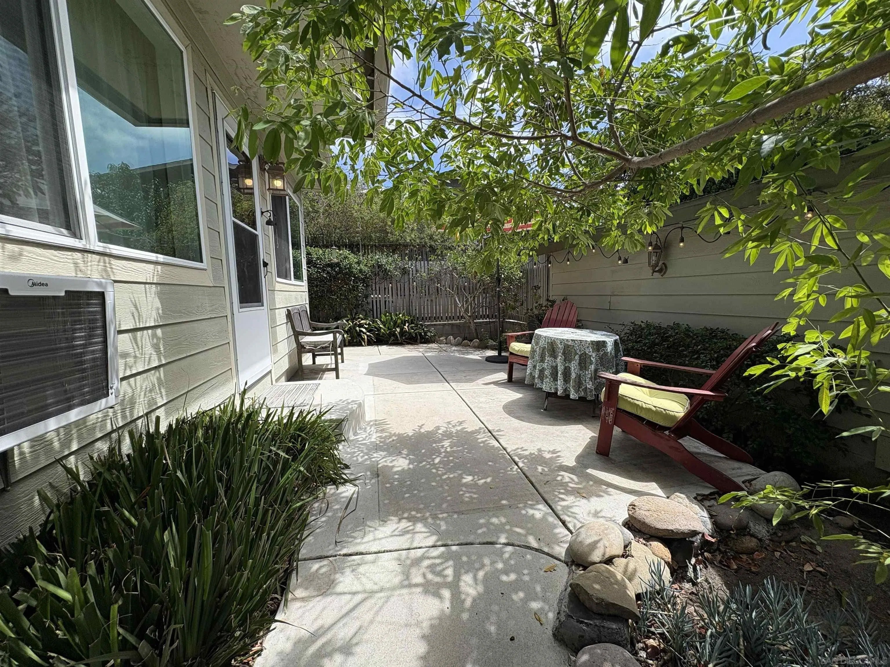 1455 Bluebird Ln