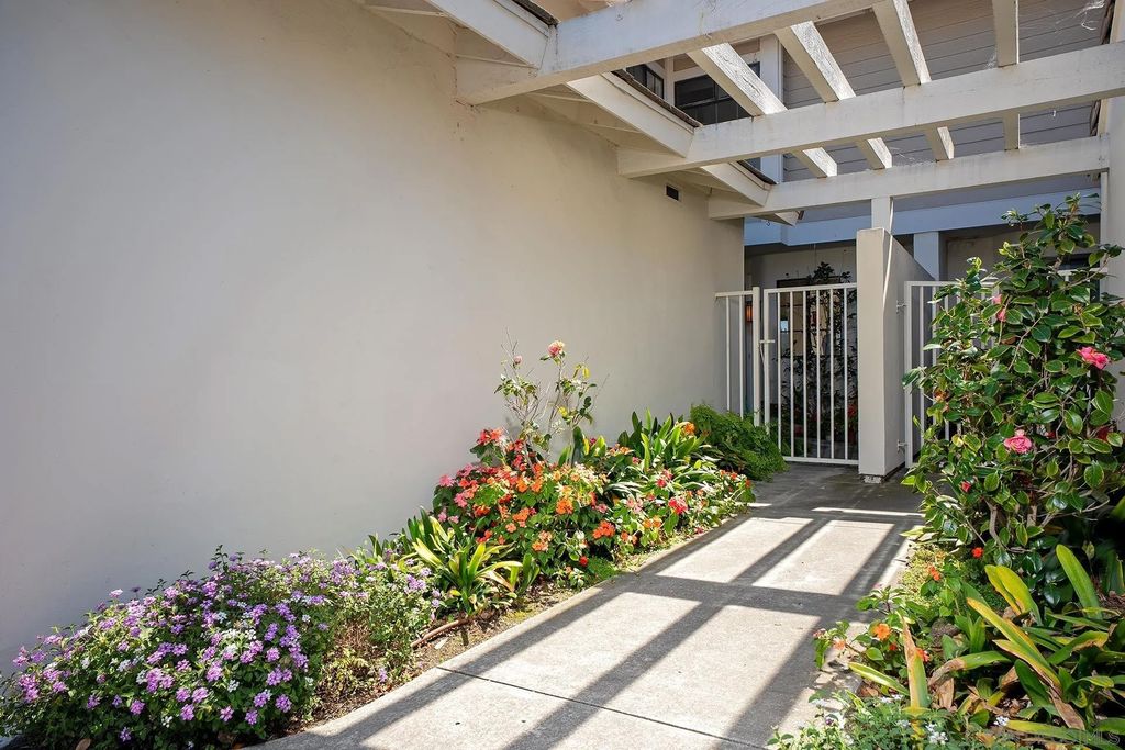 Photo of 3917 Caminito Del Mar Cove, San Diego, CA 92130 (MLS # 260005877)