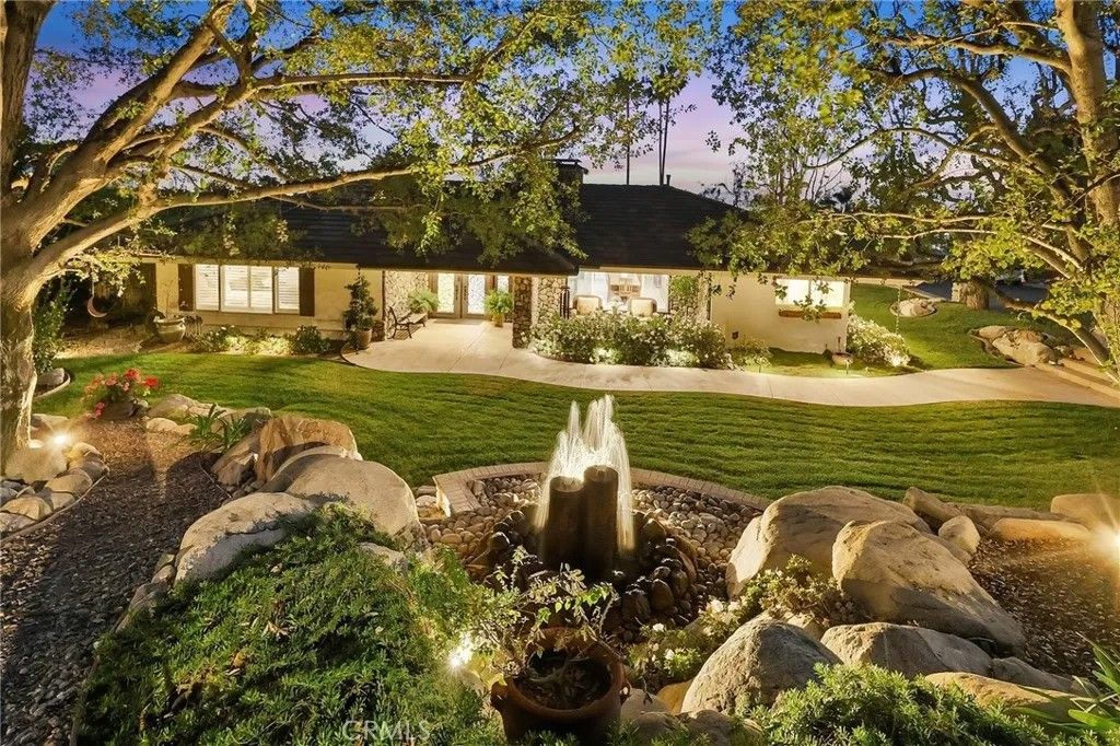 Photo of 1098 W 25th Street, Upland, CA 91784 (MLS # CV26023562)