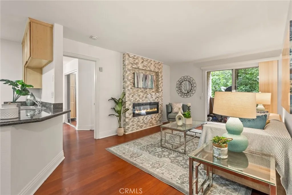 2550 San Gabriel Way 202