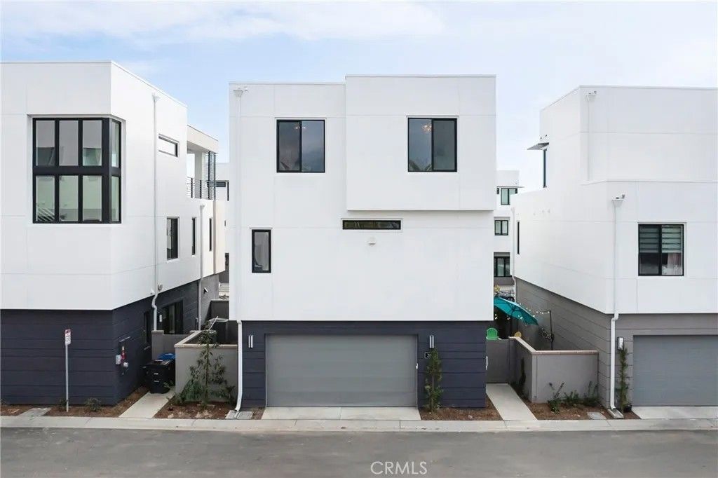 Photo of 2053 Peebler Way, Tustin, CA 92782 (MLS # OC25271092)