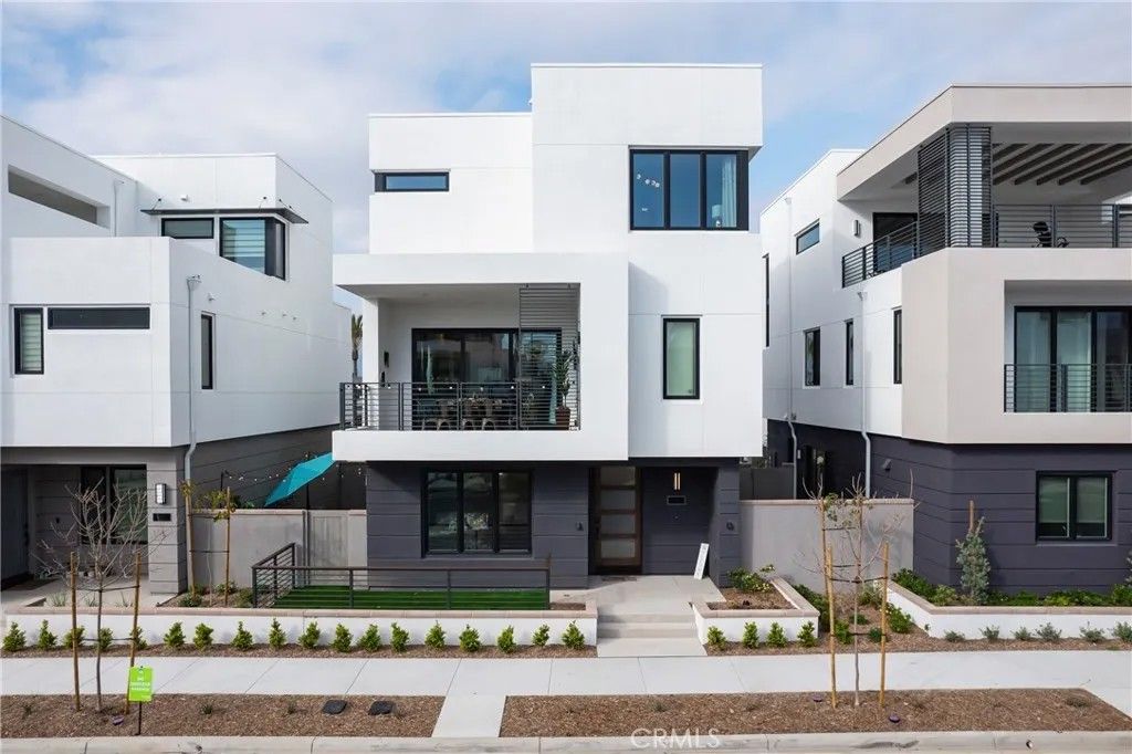 Photo of 2053 Peebler Way, Tustin, CA 92782 (MLS # OC25271092)