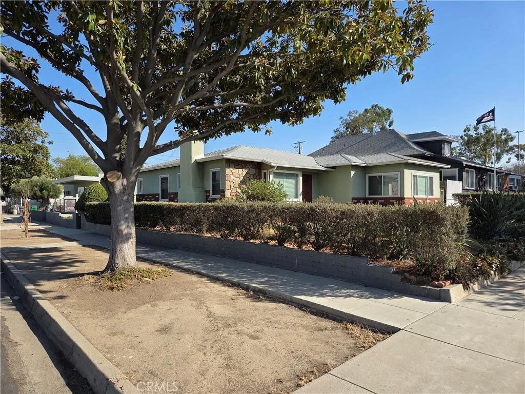 Photo of 501 S Victoria Ave, Corona, CA 92879 (MLS # IV25278062)