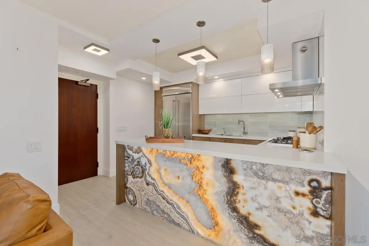 500 W Harbor Dr 713
