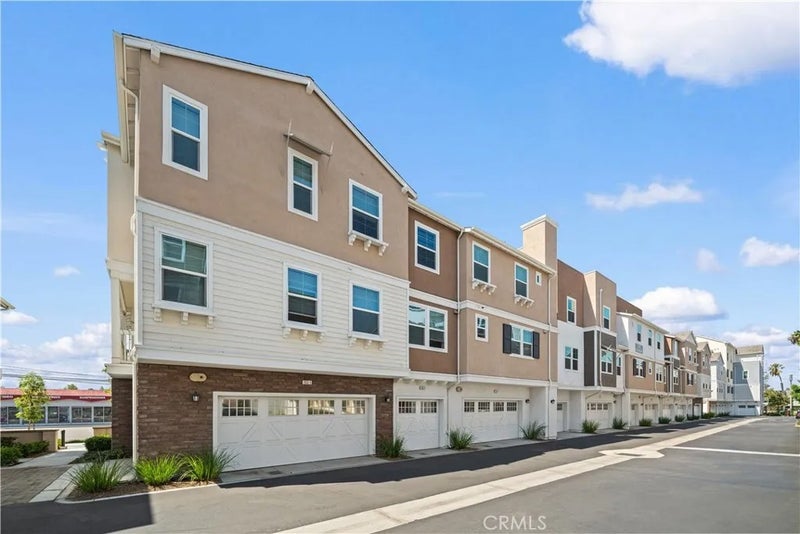 155 W LA PALMA Avenue 2