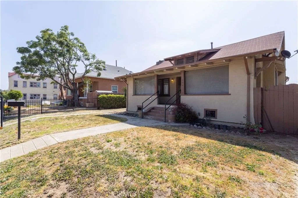 Photo of 206 S Soto St, Los Angeles, CA 90033 (MLS # SR26022151)