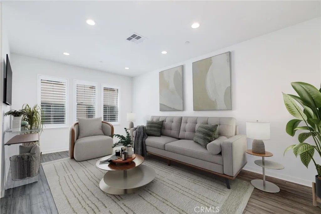 Photo of 606 White Oaks, Lake Forest, CA 92610 (MLS # CV26026776)