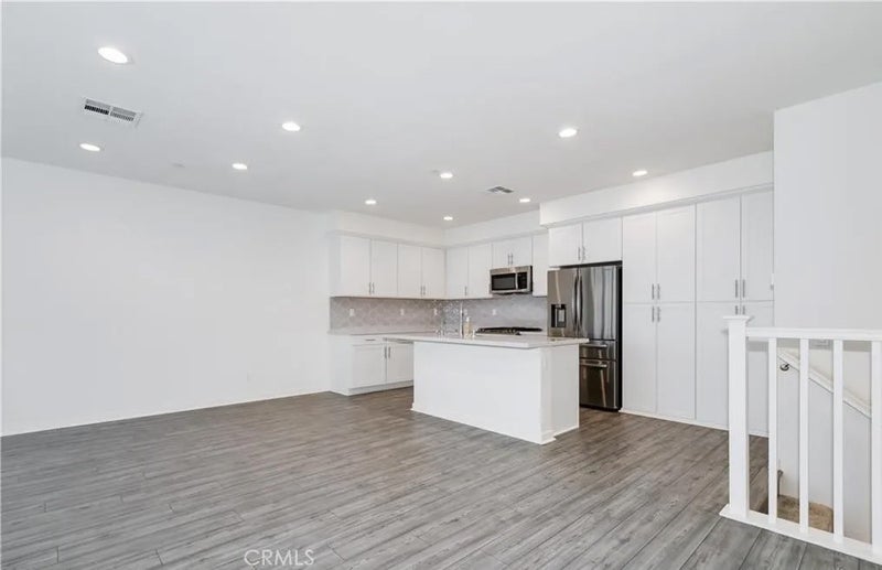 606 White Oaks