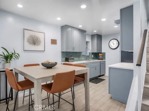 18411 Hatteras 114