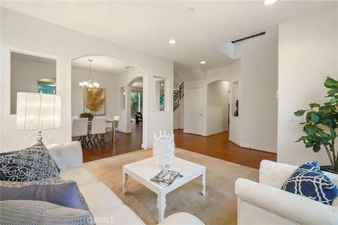 18141 Topham Street Tarzana CA 91335