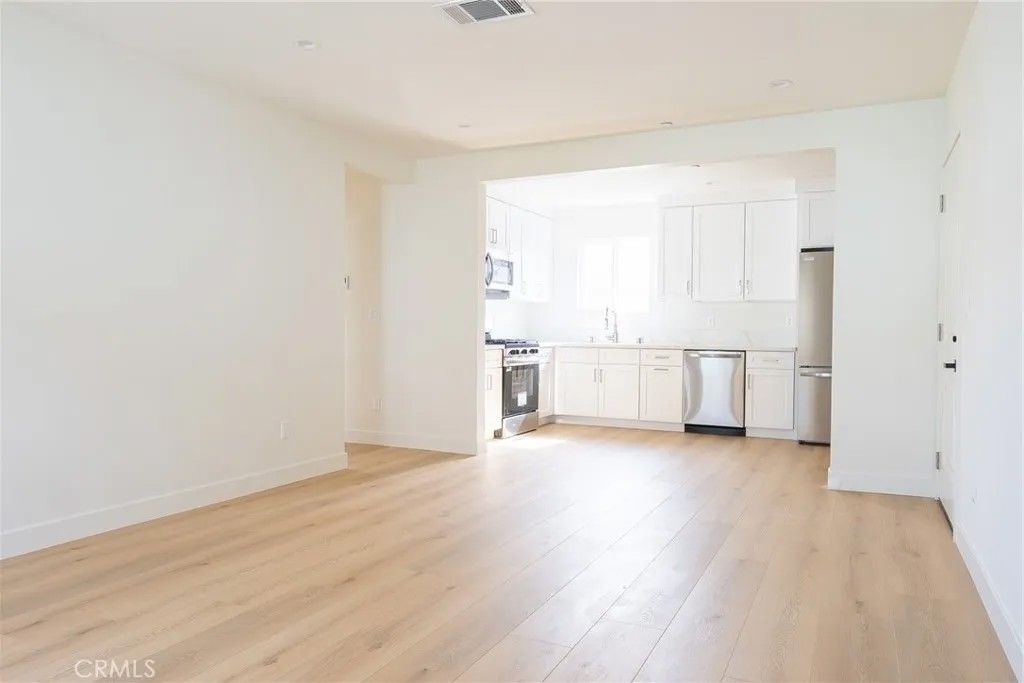 Photo of 1065 E Spazier Ave #202, Burbank, CA 91502 (MLS # BB26042164)