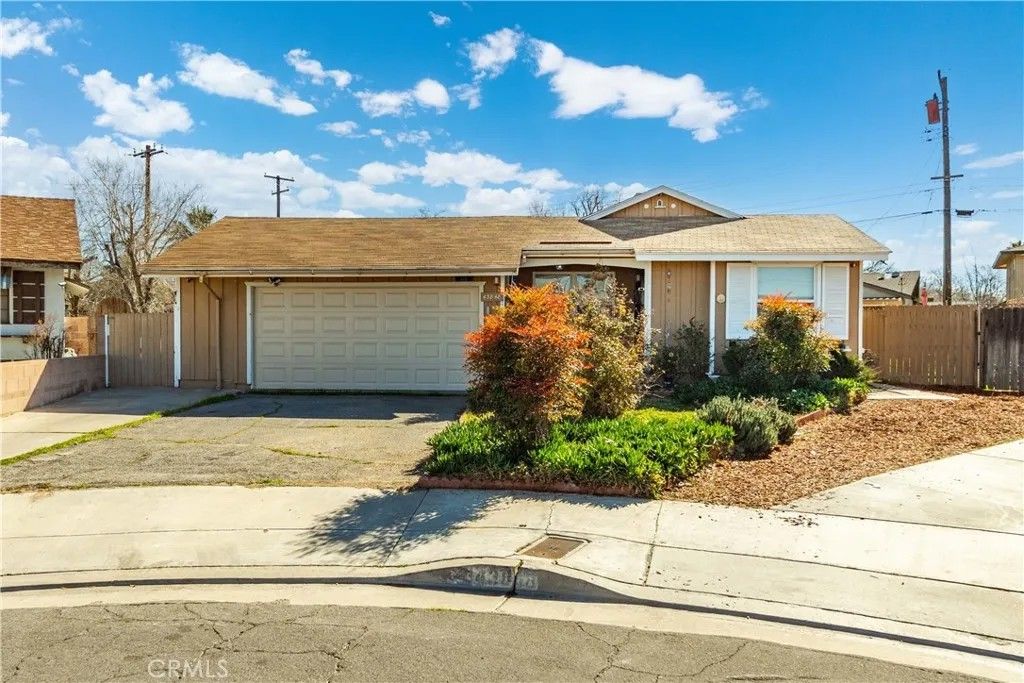 Photo of 43848 Fern Ave, Lancaster, CA 93534 (MLS # SR26017303)
