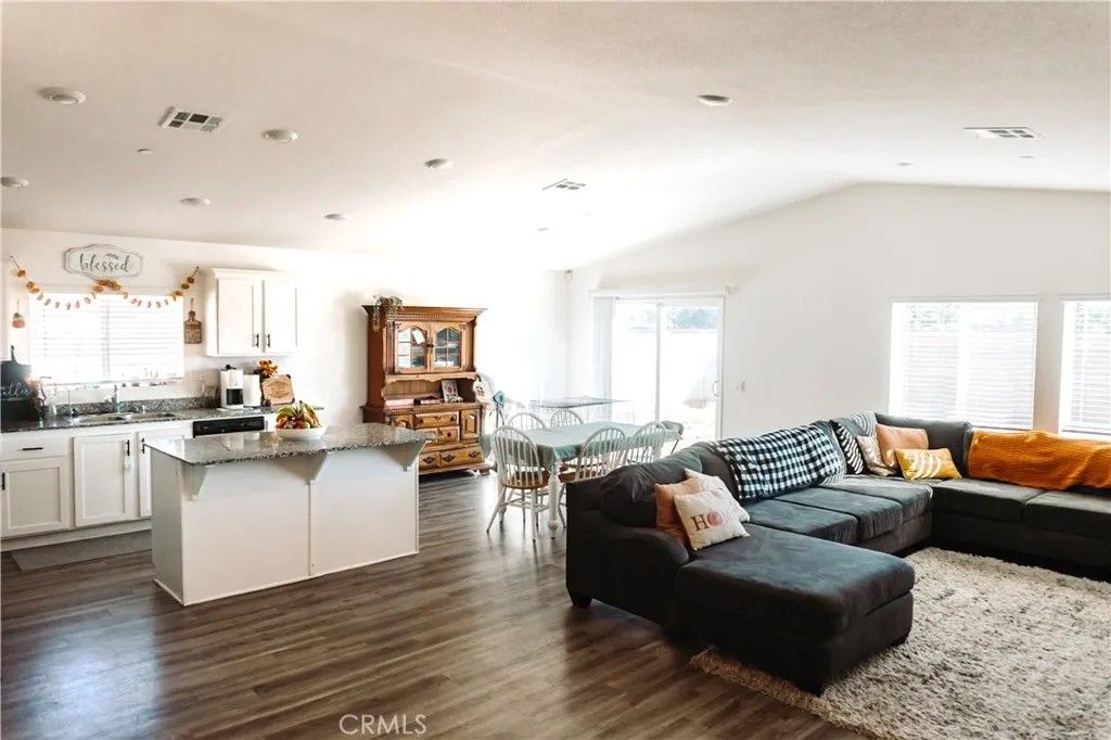 Photo of 1872 Bridle Trail, San Jacinto, CA 92582 (MLS # IV25245139)