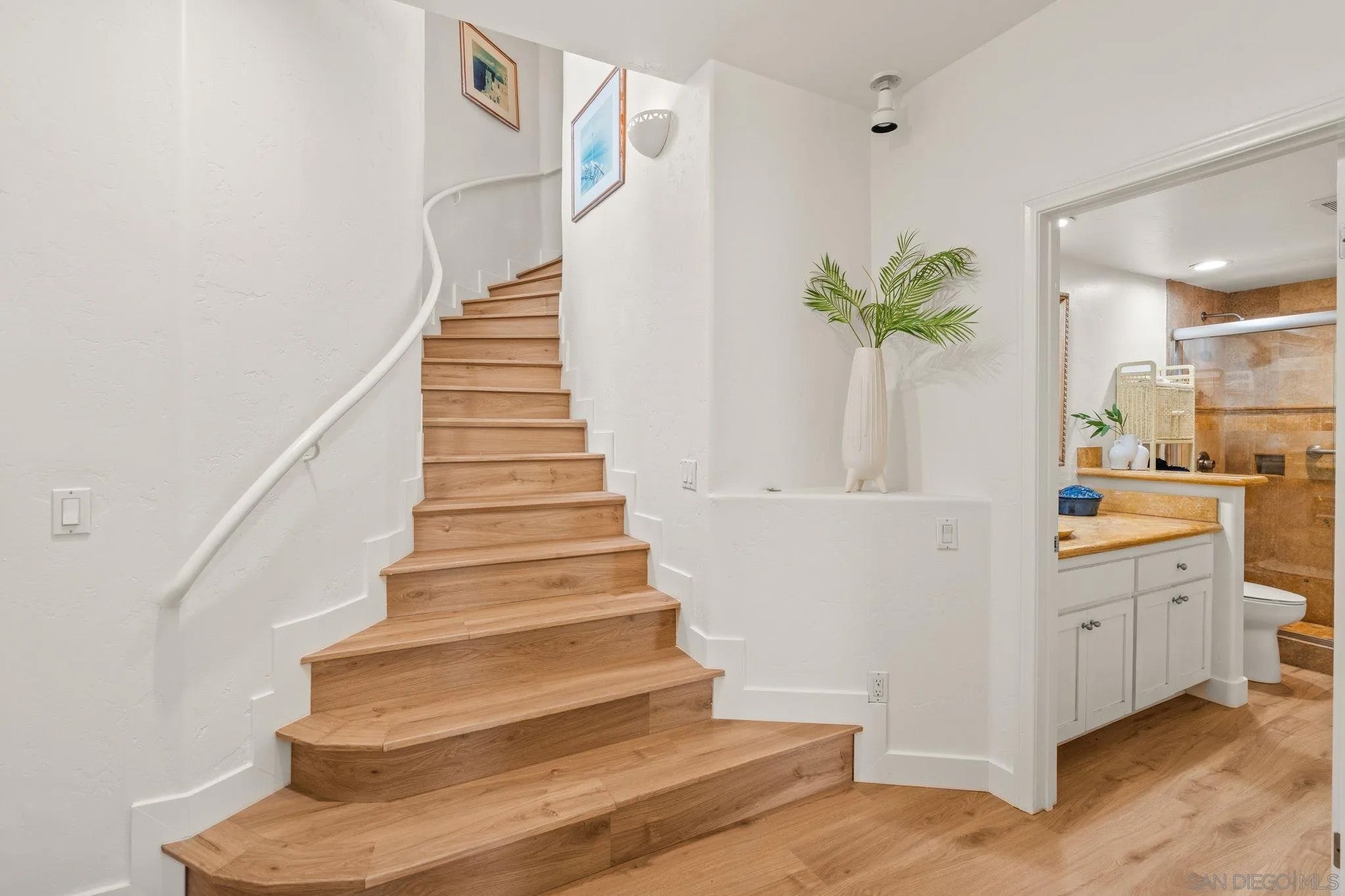 5437 La Jolla Blvd