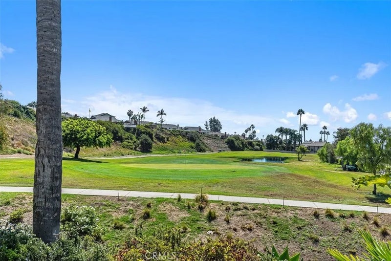 2820 Via Montecito