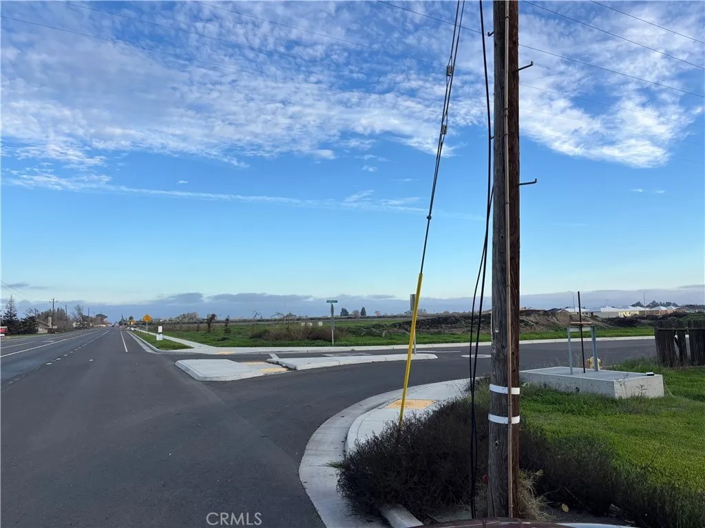 698 Hambright (Corner Hwy 32)